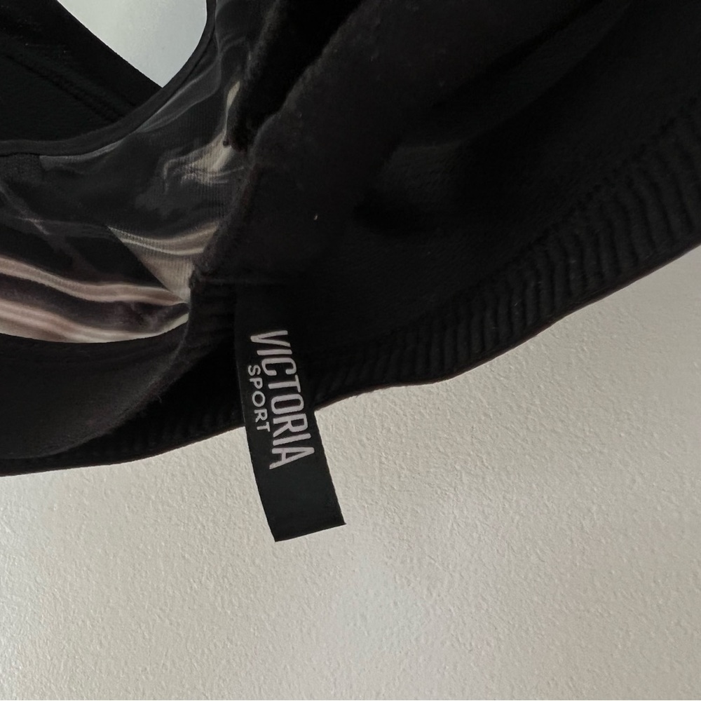 Victoria’s Secret Sports Bra 32B - Picture 4 of 5